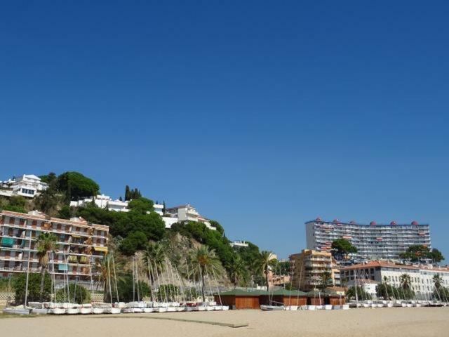 Apartamento Duplex en frente de la playa al lado de Barcelona Canyet de Mar Exterior foto